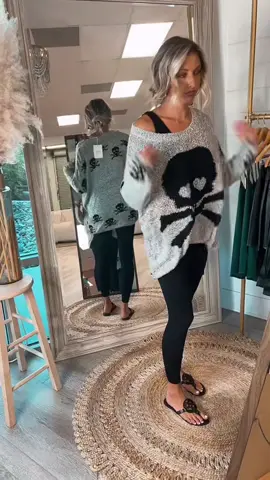 The only thing scary here is how comfy this outfit is 💁🏼‍♀️ #spookyseason #OOTD #womensclothing 