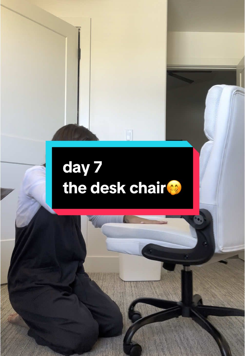 I’m absolutely obsessed with this chair are we kidding😭 https://amzn.to/4njG75l Here’s the link🔗 !! there are so many cute colors and the set up was so simple and quick🤭👏🏻 #amazonfinds #amazonmusthaves #homedecor #deskchair #DIY @Amazon 