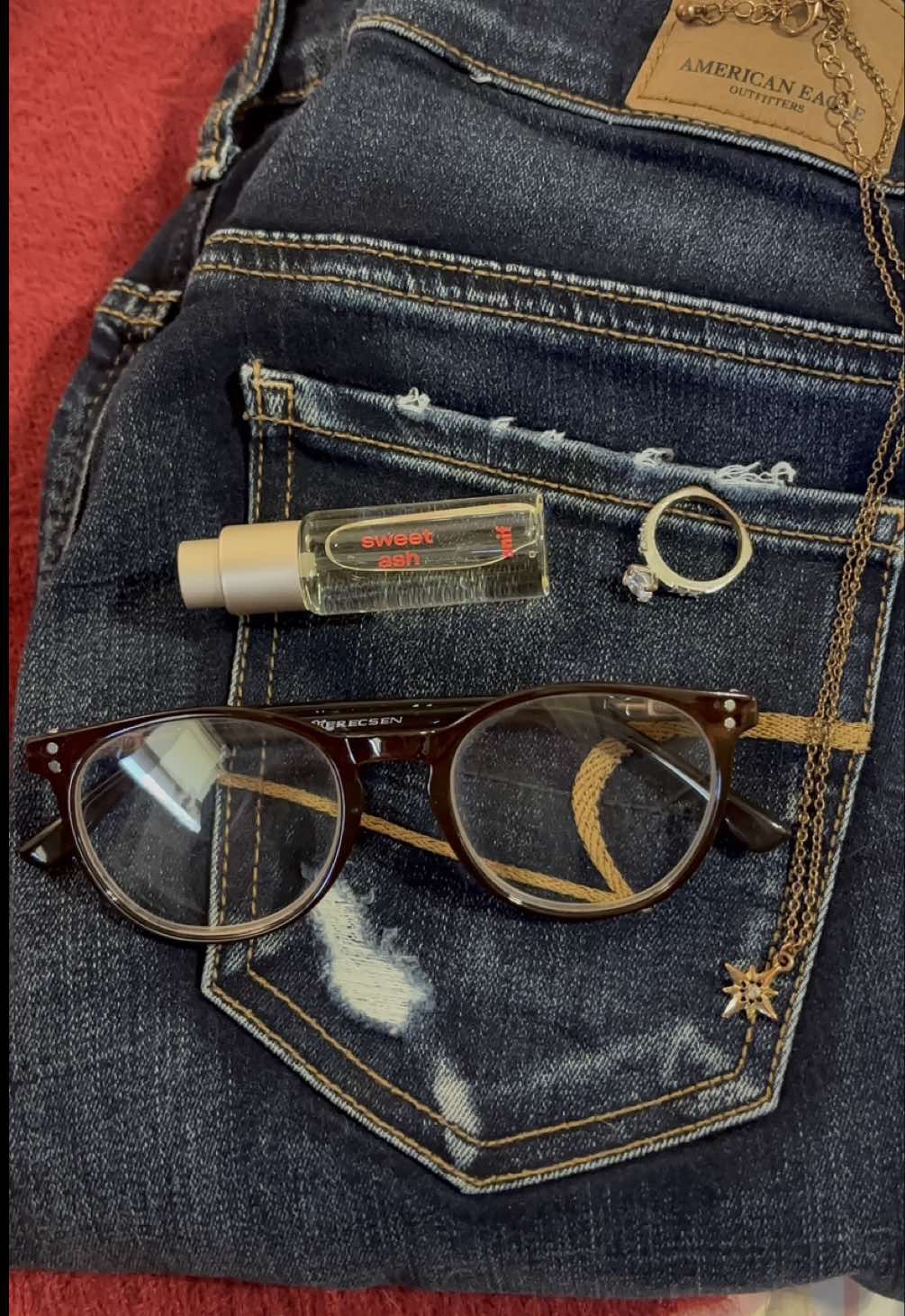 OOTD 🍂  What better way to kick off fall than with a fall outfit and scent?!  #Ashtag @Snif 