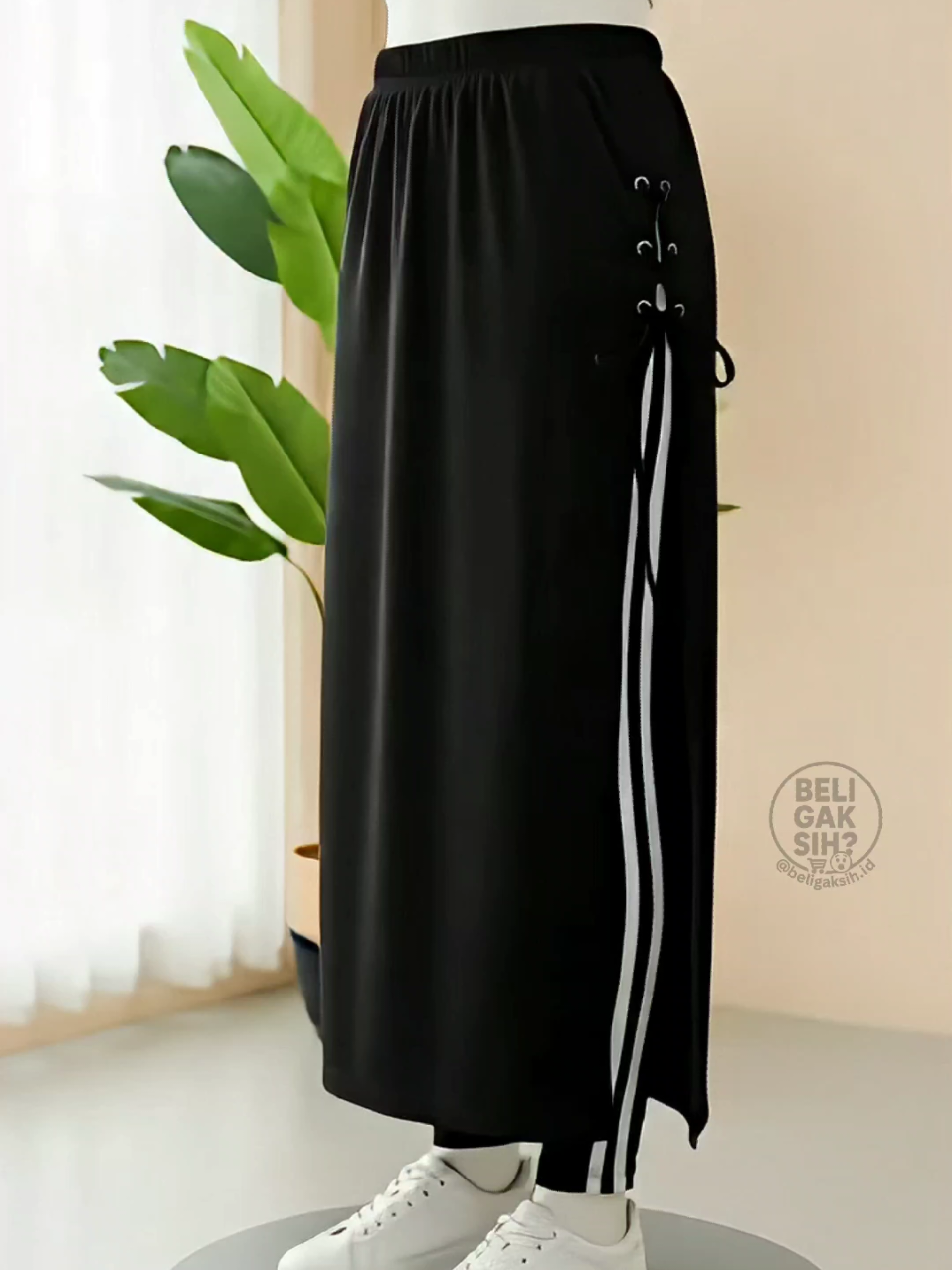 Bebas bergerak tanpa khawatir gaya hilang! Legging Rok Sporty by Zaneva hadir dengan desain simple & modis, nyaman dipakai olahraga maupun aktivitas harian. Tampil aktif, tetap syar’i, dan super stylish! 🏃🏻‍♀️ #leggingrok #leggingrokolahraga  #leggingroksport  #RokSportMuslimah #outfitolahraga 