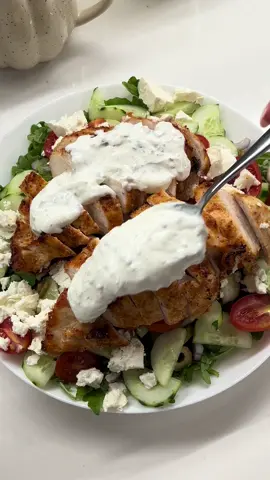 Salade méditerranéenne au poulet tendre et feta. #airfryer #airfryerrecipes #Airfryer #airfryermaster   #airfryertiktok 
