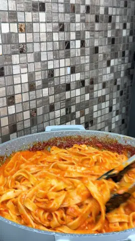 POV: Dinner for 3 but only if one person eats like a bird and the other two are professional wrestlers. #pasta #grateful #fyp 