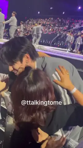 Replying to @leozleowon leo running to hug his mom and bow to sangwon’s family😭😭💓💓 