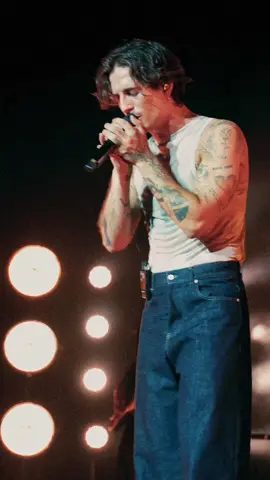 ‘Si No Estás’ by @iñigo quintero, Live in Madrid ❤️