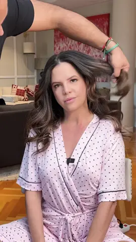 Por 8 pinta labios ,una sombra, 3 brochas y una libreta 📒 de papel de arroz 🍚 gaste más de 2 mil euros. Que creen? #fyp #foryou #foryoupage #makeuptutorial #luxury 