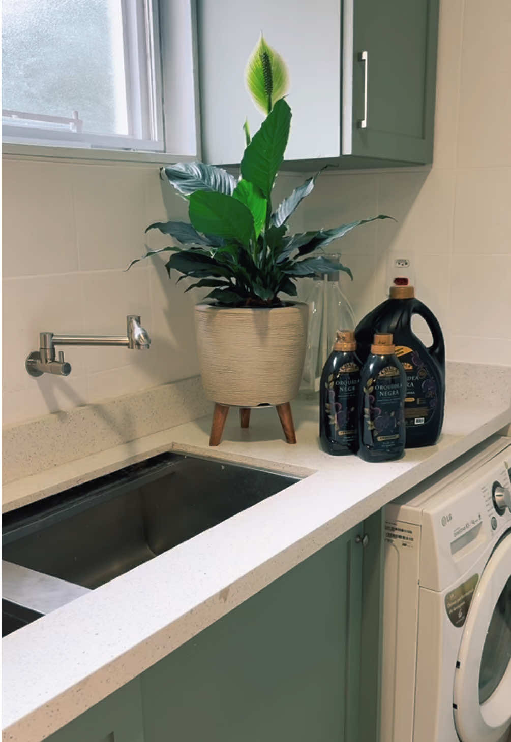 Após ter recebido o kit da coala de orquídea negra, quis testar o kit de lava roupas deles também! APROVADISSIMO 🫶🏻  #coala #lavaroupa #amaciante #ugccreator #dicadonadecasa 