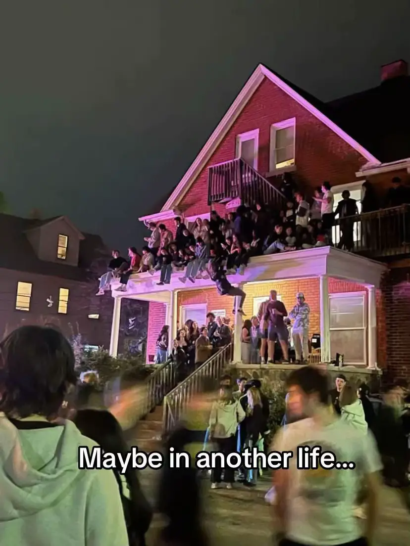 I want to life in USA🇺🇸🏈😖 #america #highschool #vibing #clean #dream 