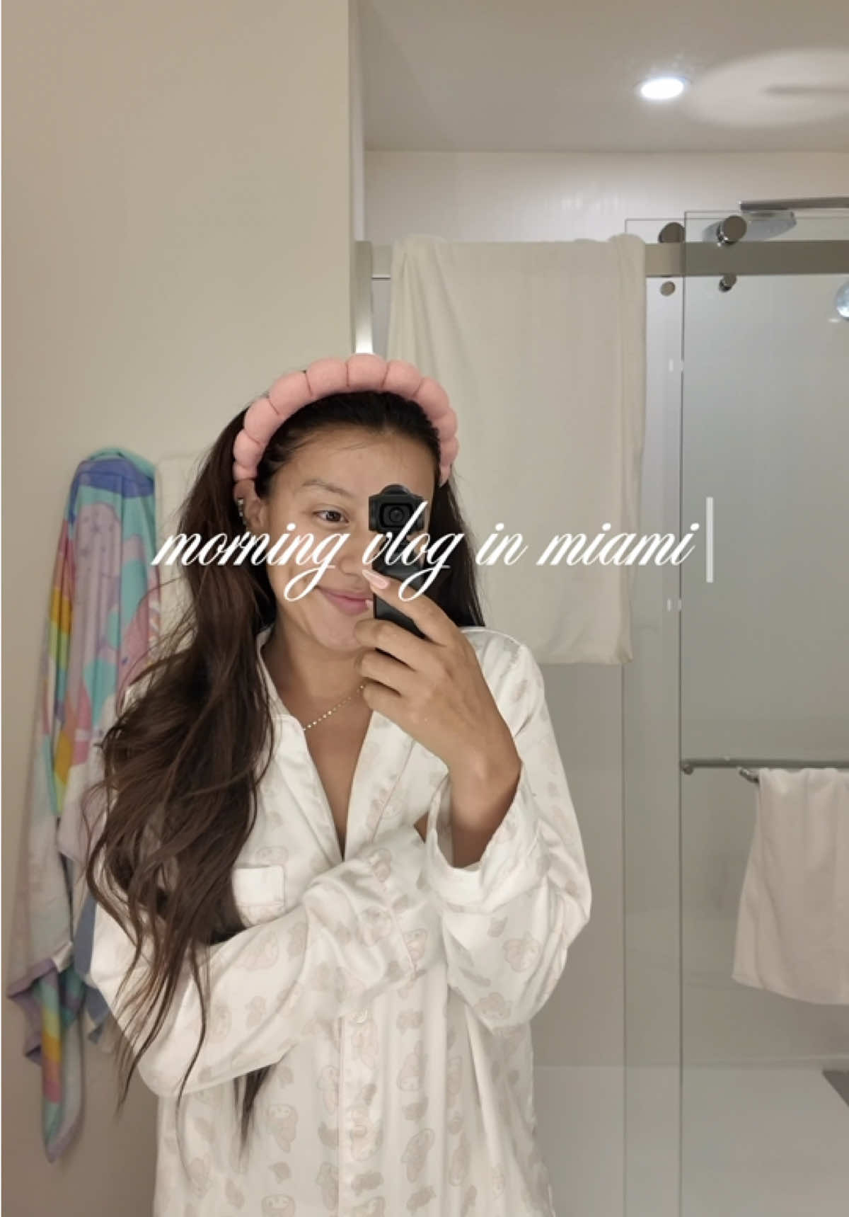 a morning in miami taking a mat pilates class with the queen herself @Donna Trana 🎀💌💋✨ #miami #pilates #yogaalairelibre #matpilates #capcut 