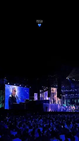 Non sei triste, devi solo andare ad un concerto di @Gigi D’Alessio 💙 #gigi #piazzaplebiscito #napolinelcuore #concerto #cupcut 