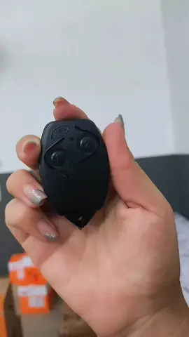 🔐 Mais segurança e praticidade no seu dia a dia! Conheça o Controle Rossi TX HCS (Rolling Code) – tecnologia avançada que gera um código diferente a cada clique, impossível de ser copiado. São mais de 4,3 bilhões de combinações para proteger seu portão e sua família. 🚪✨ ✅ Fácil de programar ✅ Super compacto e moderno ✅ Máxima segurança contra clonagem ✅ Bateria de longa duração 👉 Escolha Rossi e tenha confiança em cada acionamento! Já disponível no Tiktok Shop #Rossi #Segurança #ControleRemoto #PortãoAutomático #Tecnologia