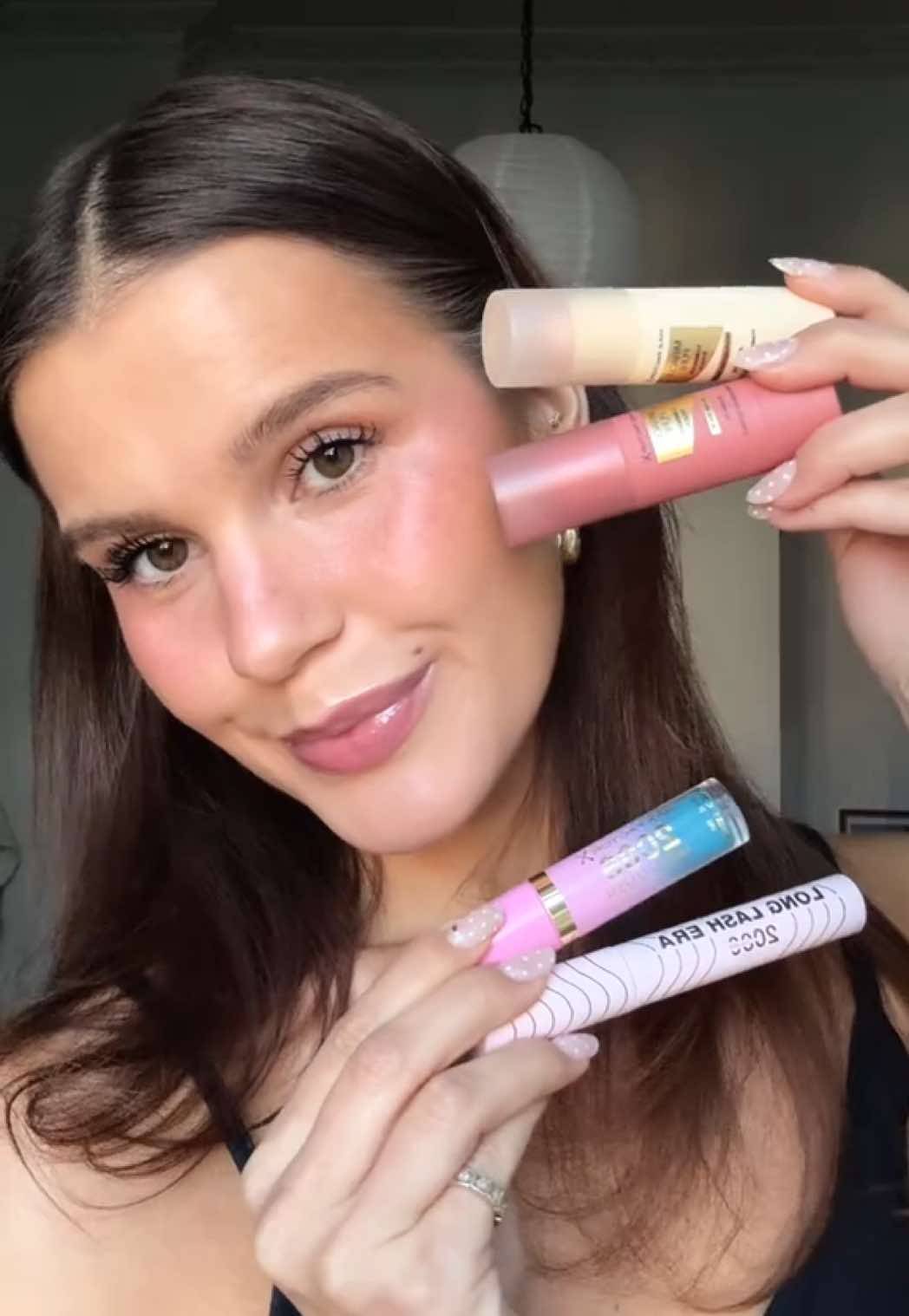 Definitely #InMyLongLashEra thanks to the brand new 2000 Calorie Long Lash Era Mascara from @Max Factor, topping it up with the pH-reactive 2000 Calorie Match Maker Lip Gloss in shade ‘Plot Twist’ and Miracle Pure Multi-Use Sticks as blush and highlight🍨🤎 Get yours at @VITA 💜 #MaxFactor #BUZZADORXMAXFACTORSOFTGIRL