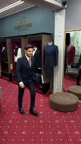 🍂❄️ 14 MilMil14 – Esența luxului pentru toamnă-iarnă ❄️🍂 Creată din lână Merinos de o finețe excepțională (doar 14 microni), țesătura “14 MilMil14” de la @zegnaofficial este gândită pentru confortul absolut în sezonul rece. Moale, ușoară și totodată caldă, această lână rară combină: 	•	eleganța strălucirii subtile, 	•	păstrarea impecabilă a formei, 	•	și plăcerea supremă la purtare.