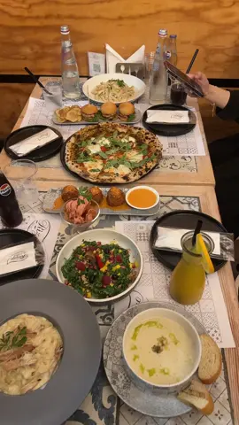 افضل مطعم للأبد فيك يا جازان @Rizzo 🤍🤍🤍🥺