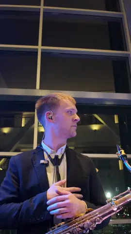 I truly had no idea where this was going but I guess there’s a first for everything😅 Funny clip from a gig vlog that just went live on my YouTube channel! Go check it out:) #musician #wedding #nationalanthem 