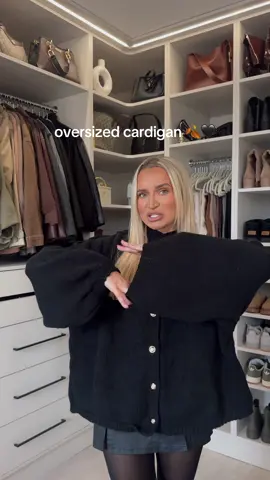 Oversized cardigan for autumn 🍂 available in some beautiful colours too 🥰 #cardiganoutfitideas #oversizedcardigan #autumnoutfits2025 #autumnoutfitideas #tiktokmademebuyit 