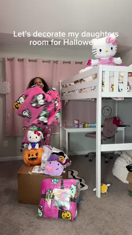 Halloween Room Makeover Time 🥰👻 Do you guys like it? 👀 #halloweendecorations #decoratewithme #motherdaughter #roomdecor #halloweenroom #hellokittylover 