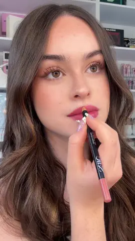 Lip combo 💋 #fyp #makeup #hack #lipcombo 