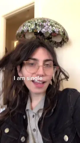 I am just a chill girl with chill girl vibes #fypシ #dating #single #casualdating #wlw 