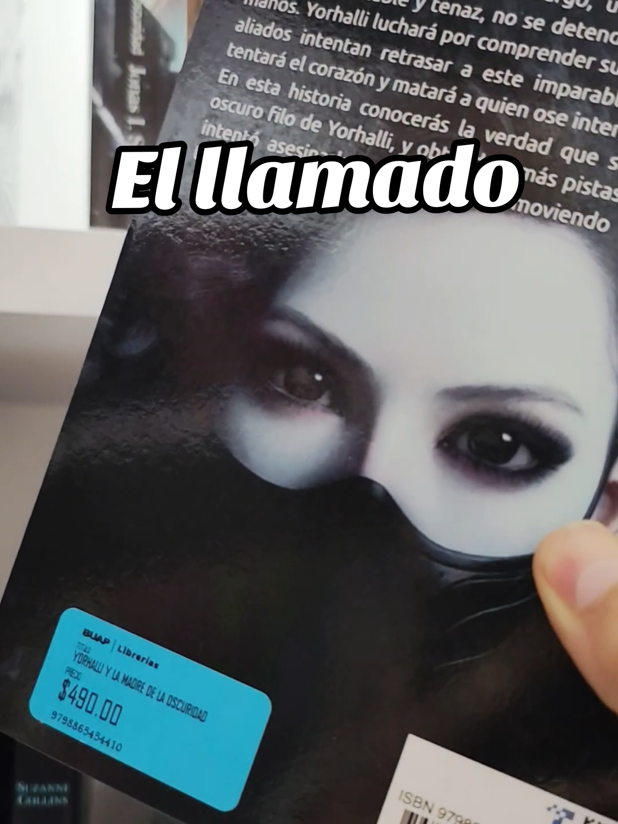 Sabes que algo vienes a buscar, pero estás esperando a que te llame 📚🫰🏻 #booktokespañol #libros #BookTok #librostiktok #fantasybooktok 