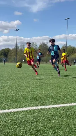 Gui Rodrigues = Smooth operator 🔥 #wycombewanderers #foryoupage #viralvideo #viral #henleycollege #football #footballtiktok #footballedit #footballskills #wycombewanderersfc 