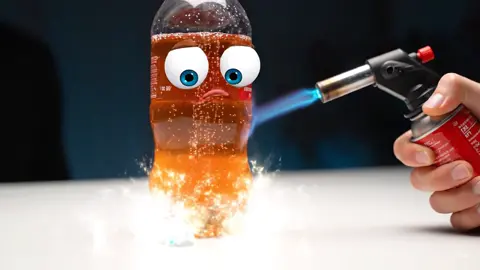 🥤🔥 Quand ton Coca prend feu et décide de courir 😂 » 🔥  #MagicCoca #Transformation #CartoonLife #FYP #FunnyVideo