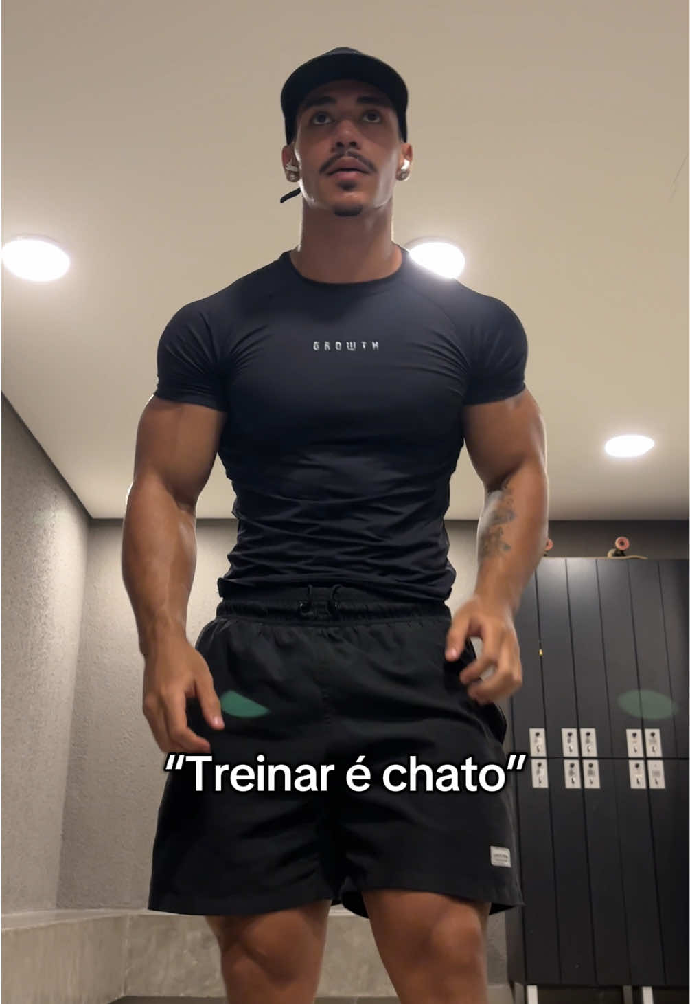 Que continue . . . #shape #natural #asthetic #gymrat 