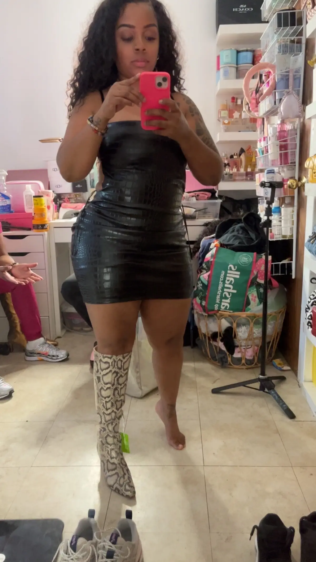 Yay or Nay ? Nvm my room sis gotta straighten up 