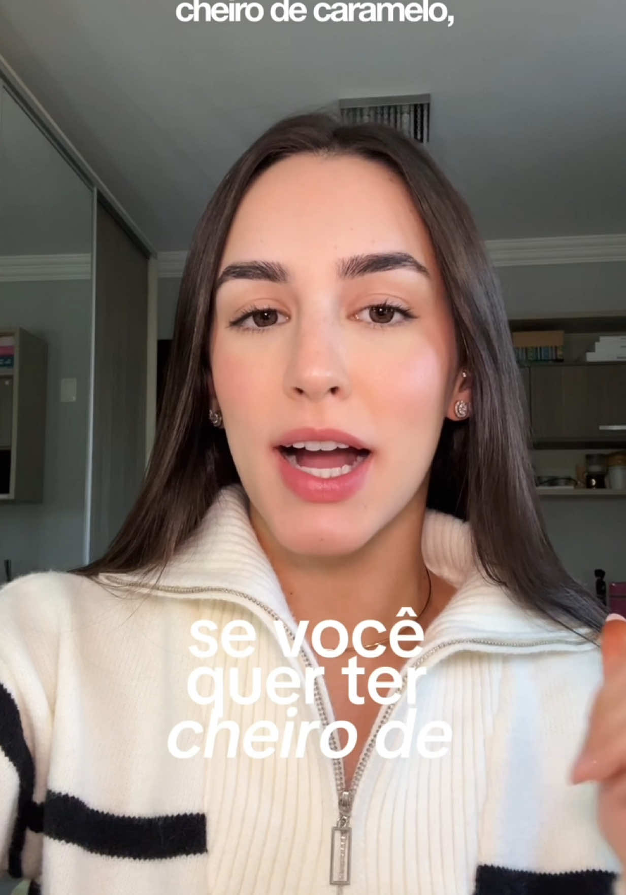 Indicação de perfumes árabes pra vocês serem as MAIS CHEIROSAS!! O meu favorito atualmente é o com cheiro de perfeição 🤭 Todos vendem na @thekingofparfumsoficial  se quiser comprar com desconto tenho cupom💌: DEBORA #perfumetok #perfumetiktok #cheirosa #amigas #dicas 