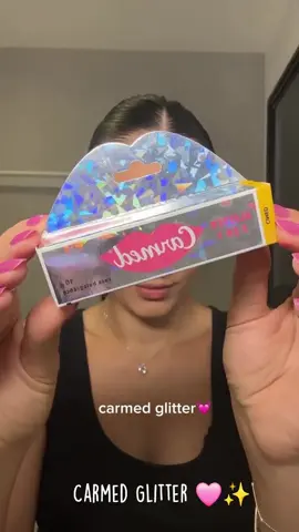 Hidratante labial Carmed Crystal em versões Pink, Rose Gold, Beijo, Banana, Beijinho e Rosa Glitter https://s.shopee.com.br/50Mmvn55Td Curte, comenta e compartilha! #carmedcrystal #hidratantelabial #lipbalm #cuidadocomoslabios #belezaeautocuidado #lojinhasecretas #labiosmacios #lipcare #makeuplovers #brilhonoslabios #hidrataelabios #produtodebeleza #labiosperfeitos #glitterlipbalm #belezaqueencanta