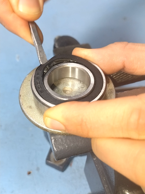 A Tesla Engineer Shared a Great Trick for Lubricating a Sealed Bearing Without Opening it #DIY #tipsandtricks #lifehacks #skills 