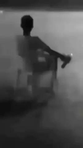 Ya no soy la persona que una vez fui ya nada tiene sentido 🫤💔🥀#fuerza😔🙏 #triste👤 #soledad🧃 #vida☘️✌🏽 #silent🖤💫 