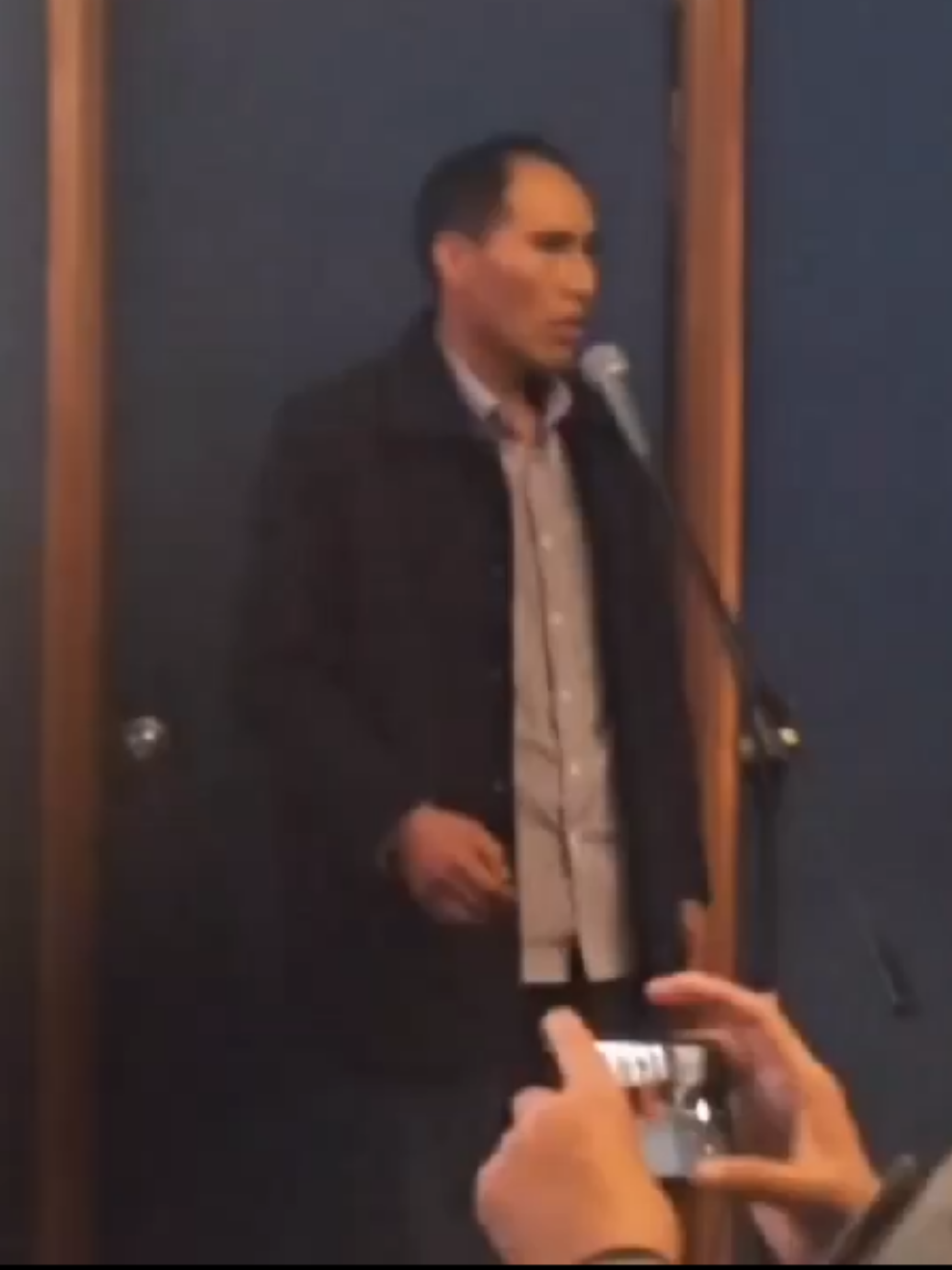🔥Tito Catacora, director de #LosIndomables: “Un indio se compraba con un kilo de sal. Por cien, te daban un caballo. Entonces, el alma del indio se ha dañado. Añoramos que se le reivindique, que se le respete. Y por qué no, vivir en una sociedad más justa, de un trato de tú a tú”.✊🏾 🎥Registro de @Adrian Sarria Muñoz  #SomosIndomables #CinePeruano #CineAymara 