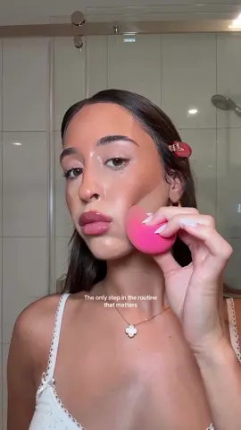 My favorite step tbh 😍 @Tziporah #makeuptips 