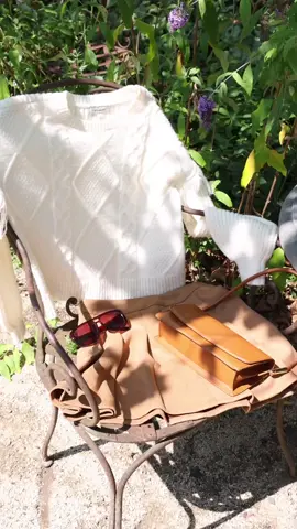 suede + chunky knits = the recipe for the perfect fall 'fit 🌻