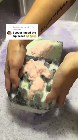 Replying to @J a n e t h 🫧  #fyp #spongesqueezingasmr #CleanTok #suds #rinse 