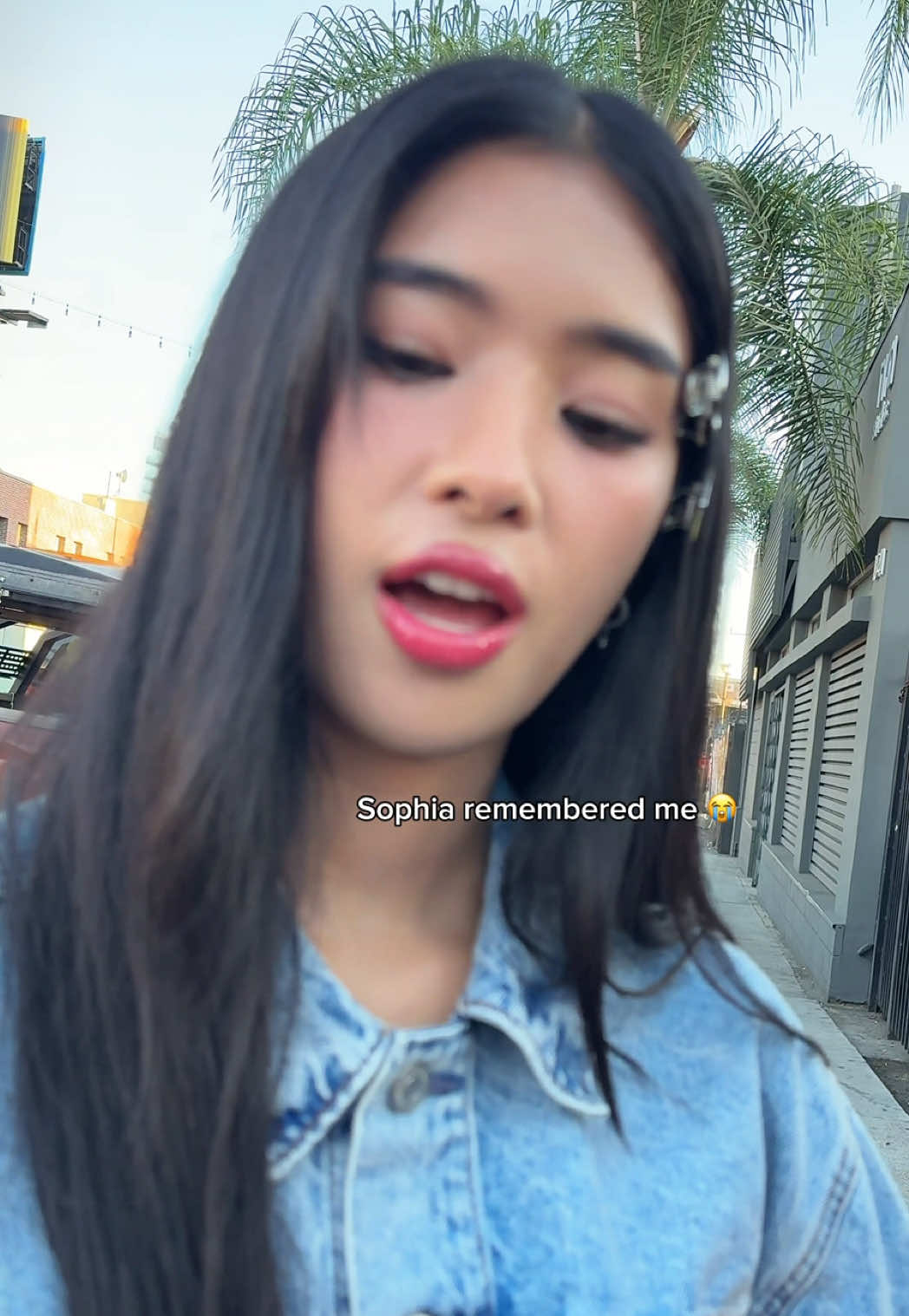 She signed both my banner + photocard because I asked her last time 🥺 Thank you Sophia 💗 @sophia laforteza @KATSEYE @Gap  #Sophia #Katseye #Gnarly #Gap #Fyp 