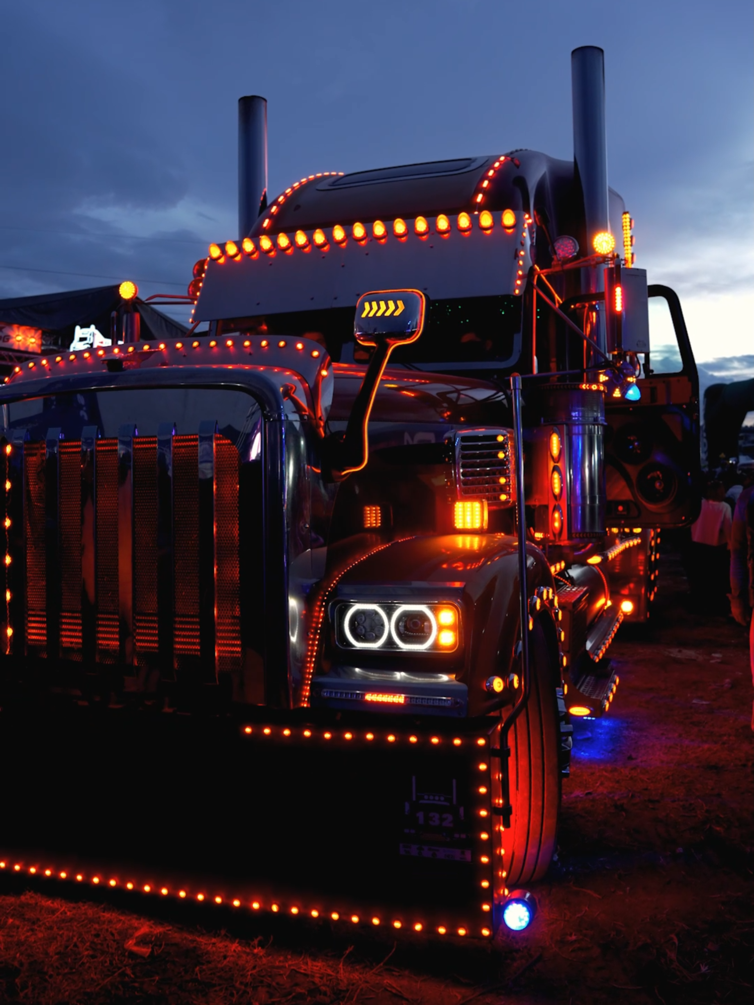 Ya me elevé🔥😎 #freightliner #camiones #trucks #guatemala #luces