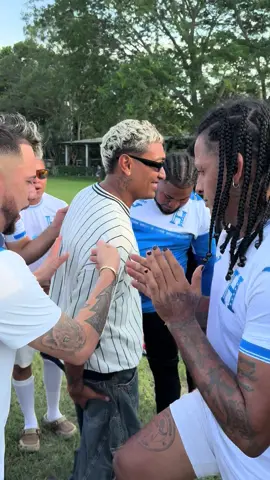 Agarraron “aporra” a Supremo y Davis Flow por llegar tarde a sus entrenos😂🤭⚽️