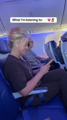 Just out here waiting for the second movie 👀 #wickedmovie #wickedthemusical #morganwallen #unexpected #fyp @Kristin Chenoweth @Idina Menzel @arianagrande @Cynthia Erivo @Southwest Airlines 