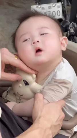 ba ơi nhanh về cho con ngủ 😁😁😁 #baby #xuhuong #babycute #cutebaby 