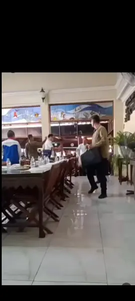 wapres gibran makan siang bersama teman ojol di Palembang  #gibran #wapres #gibranrakabumingraka #wakilpresiden 