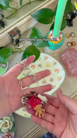 how I made my own charm holder and how to use it (coming to reesabobees.com soon)