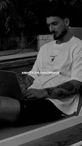 La gente respeta más a aquellos que están en forma.  #disciplina #mentalidad #reflexion #motivacional #exito 