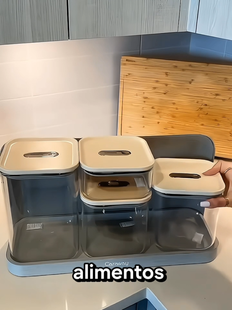 ✨Achadinho da organização!✨ Esse Kit de Potes Herméticos Coza Modo vem com 8 tamanhos diferentes na cor Light Gray, perfeitos para manter alimentos sempre fresquinhos e a cozinha super organizada. Além de práticos, deixam tudo muito mais bonito e funcional! 💡🍪🥜 Achadinho #Organização #CozinhaOrganizada #PotesHermeticos #CozaModo #LightGray 