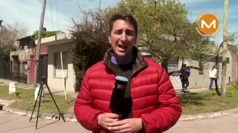 🔴 Investigan triple crimen en Argentina 🔸 Las víctimas fueron identificadas como Brenda del Castillo, Morena Verdi y Lara Morena Gutiérrez. 🔸 Los cuerpos estaban enterrados en el exterior de una vivienda de la localidad bonaerense de Florencio Varela 🔸 Los crímenes fueron transmitidos en vivo por Instagram para un grupo cerrado de la organización narco.  🎙 Informó Alan Ferraro, periodista Artear. #ComunidadMonumental