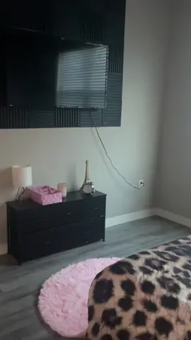 Luxury on a budget ! I love accent wall. Wall tiles #accentwall #luxuryonabudget #designs #roomdecor 