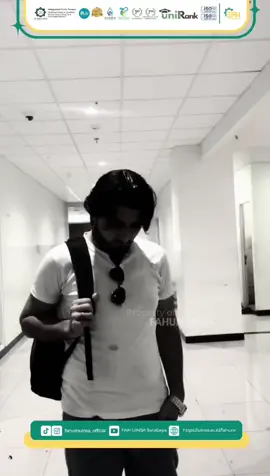 Bayangkan orang-orang seperti dia, udah kuliah jauh-jauh dari luar negeri ke UIN Sunan Ampel Surabaya, eh selain Bahasa Indonesia ternyata ada bahasa lain yang harus ditaklukkan—Bahasa Jawa. 😔 Jangan sampai 
