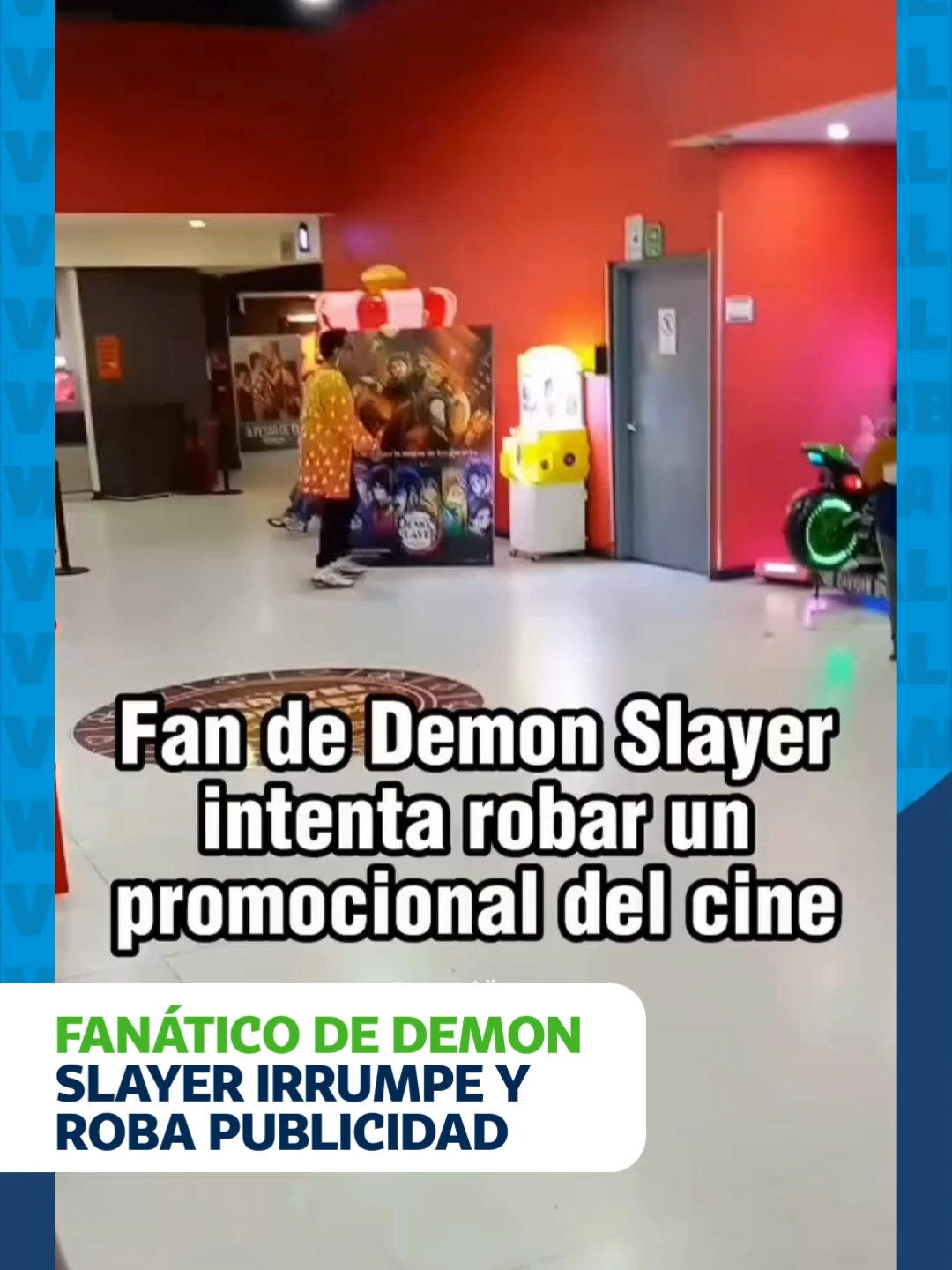 ¡Cuando ser fan se pasa de la raya! Un seguidor de Demon Slayer causó revuelo al intentar llevarse un promocional del cine. El momento quedó captado en video, mostrando hasta dónde puede llegar la pasión por la serie. Este incidente abre el debate sobre los límites del fanatismo y cómo disfrutar de nuestros animes favoritos sin cruzar la línea. Y tú, ¿te atreverías a robar estos promocionales de cualquier película? #demonslayer #cine #anime #promocional