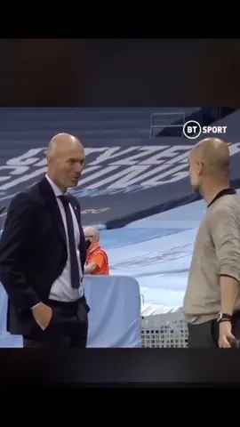xabi Alonso berhasil melanjutkan perannya @realmadrid  dan belum ada yang berhasil menggantikan peran Ferguson @Manchester United  #zidane #thebestcoach 