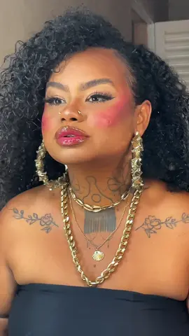 Finalização lateral no cabelo crespo usando a gelatina super transição #todecacho da @Salon Line  #migslovers #salonline #finalizacaodecachos #cabelosperfeitos 